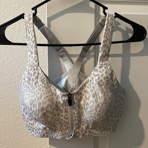 Victoria’s Secret incredible knockout ultra max sports bra 32D